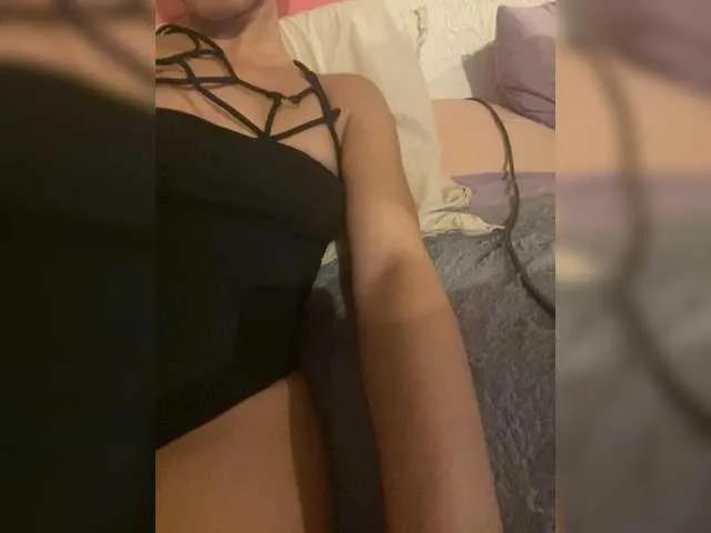 Join 22 years old Robineee13 from BongaCams Robineee13 from BongaCams