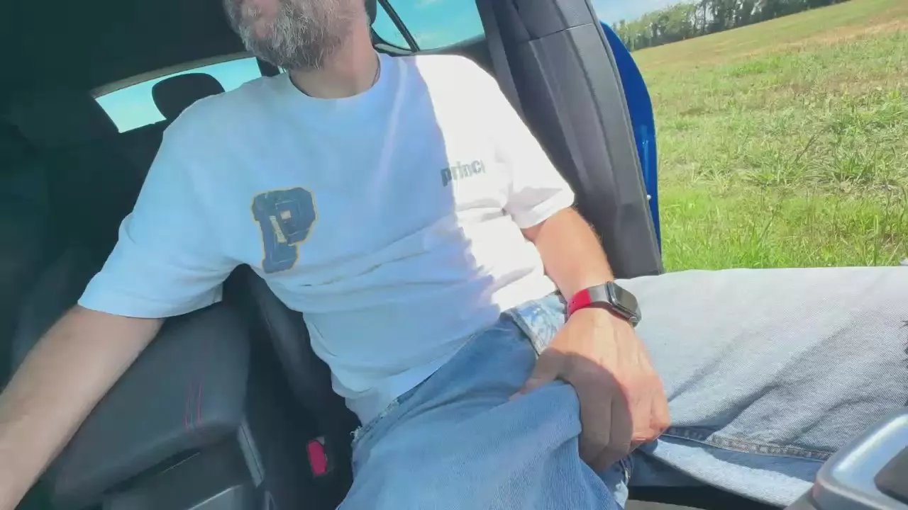 Offline DILFMILANO on Cam4