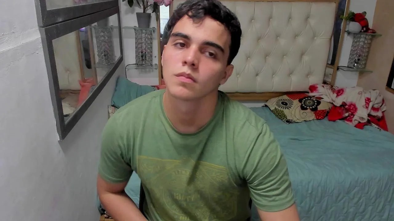 Offline heiker_ on Cam4