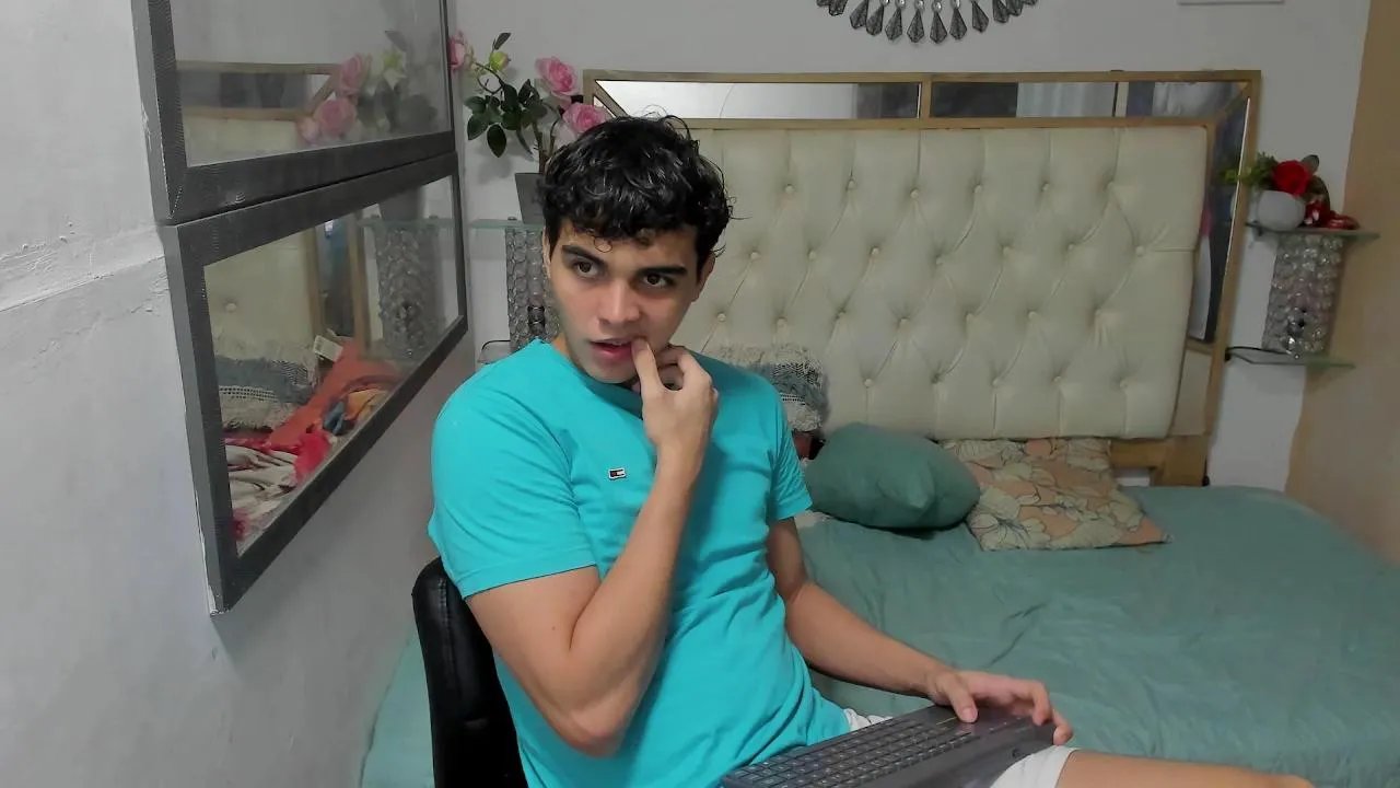 Offline heiker_ on Cam4