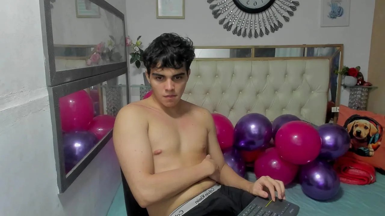 Offline heiker_ on Cam4