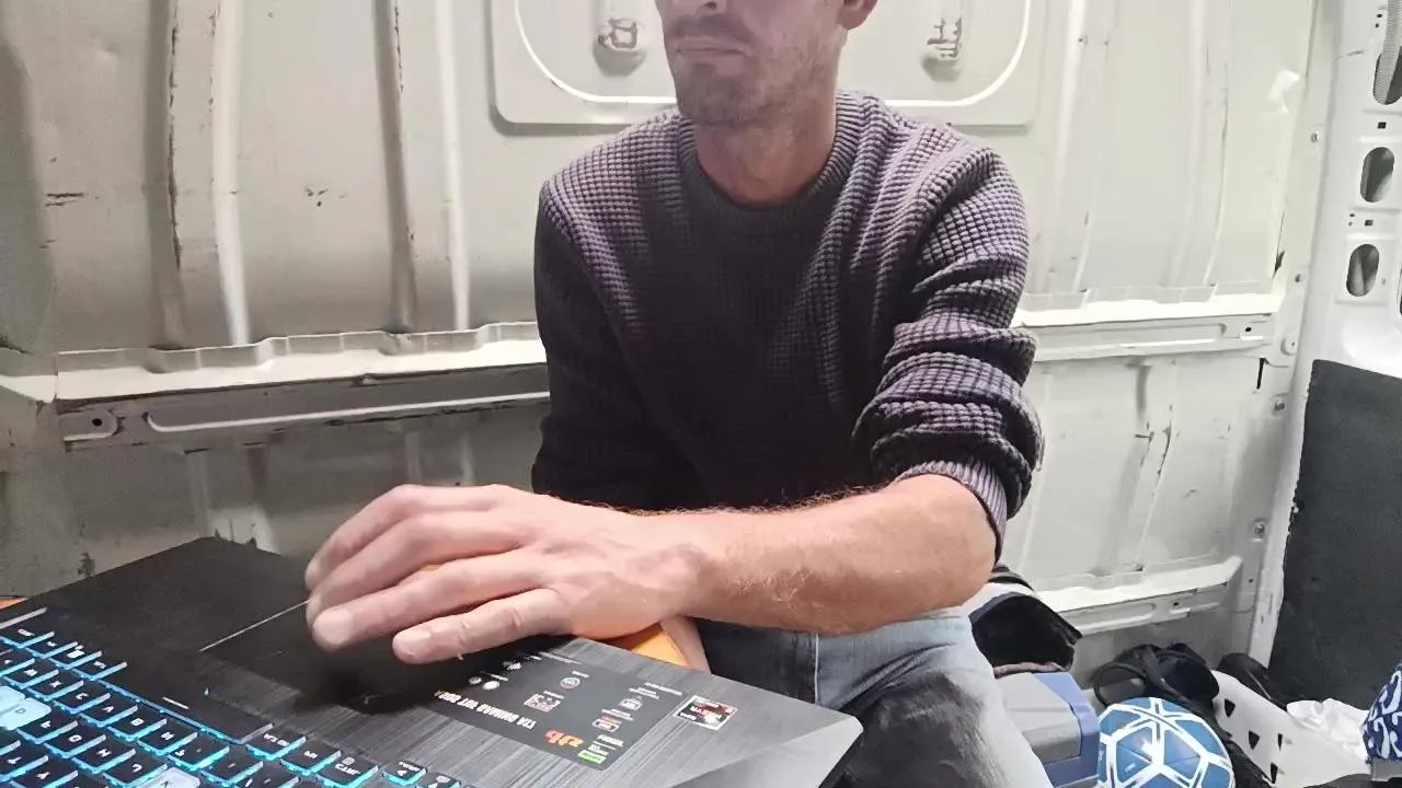 Offline MaxToxiC on Cam4