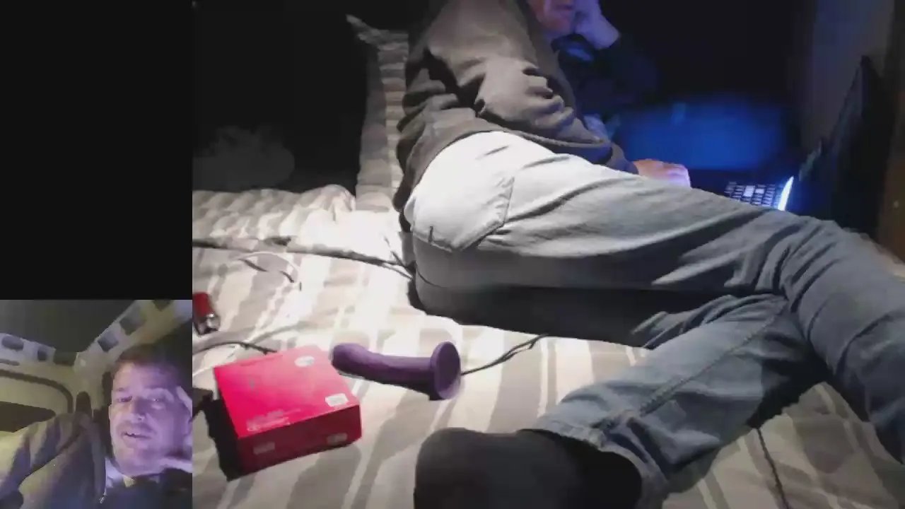 Offline MaxToxiC on Cam4