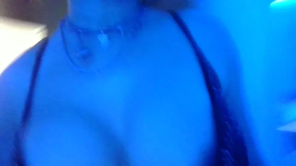 Offline V_o1909 on Cam4