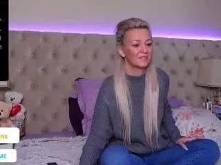 aliciarey on CamSoda 