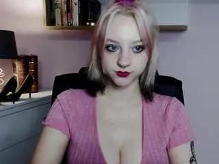 madelinexlove on CamSoda 