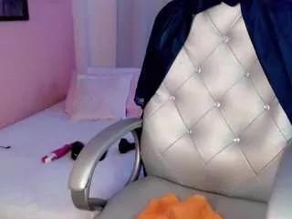 mia-daniels on CamSoda 