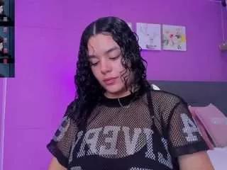 millie-cute on CamSoda 