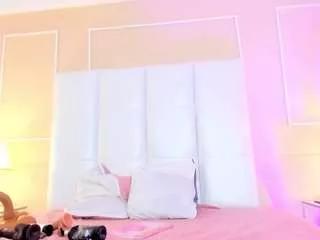 roommyy on CamSoda 