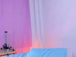 vaiolet-rose on CamSoda 