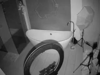 voyeurcam-casa-salsa-bathroom-5 on CamSoda 