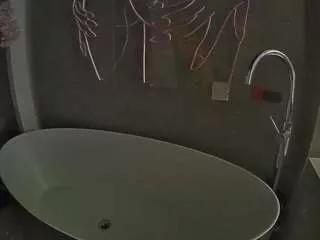 voyeurcam-casa-salsa-bathtub-pov on CamSoda 