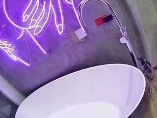 voyeurcam-casa-salsa-bathtub-pov on CamSoda 