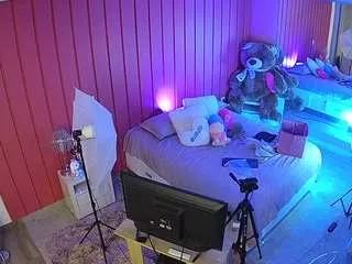 voyeurcam-casa-salsa-bedroom-5 on CamSoda 