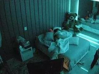 voyeurcam-casa-salsa-bedroom-5 on CamSoda 