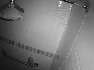 voyeurcam-jb-xfollow-shower on CamSoda 