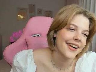 yourl1ttleangel on CamSoda 