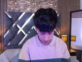 Offline aaron_blink_james_oclock on Flirt4Free