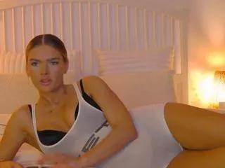 anais_a on Flirt4Free 