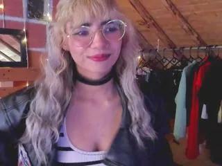 carly_roses on Flirt4Free 