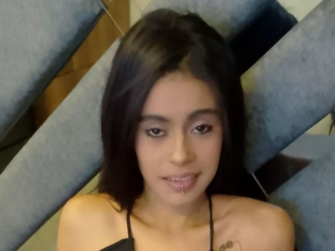 ZoeBangsCarlos on Streamate 