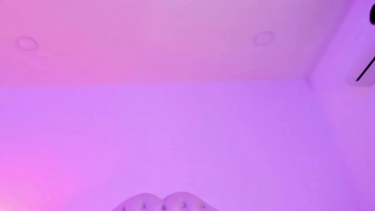 Offline AmarantaFoxz on Streamray