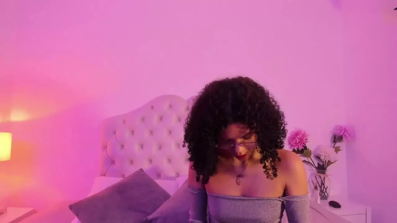 Offline AmarantaFoxz on Streamray