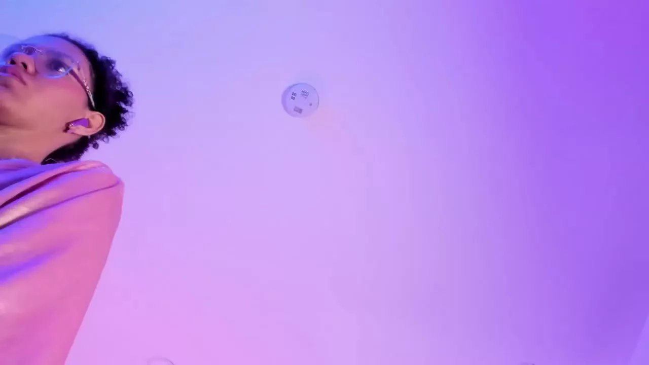 Offline AmarantaFoxz on Streamray