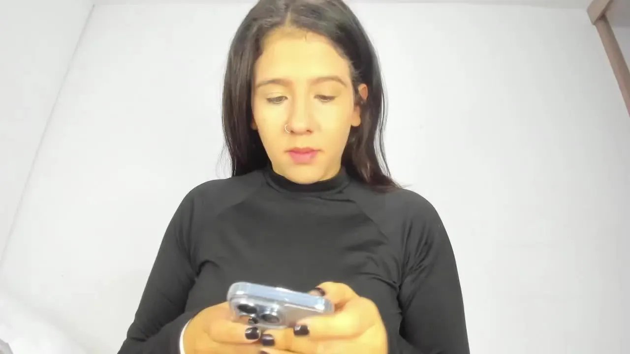 Offline CassandraWhite on Streamray