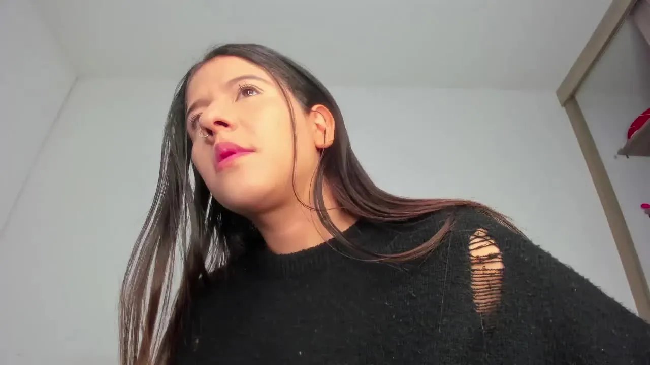 Offline CassandraWhite on Streamray