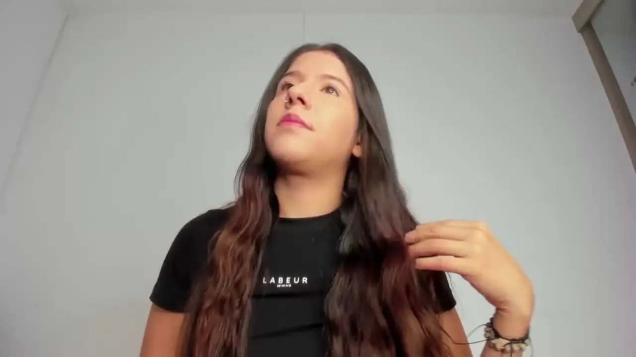 Offline CassandraWhite on Streamray