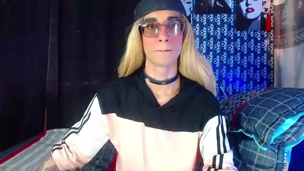 Offline KrissxLoveTS on Streamray