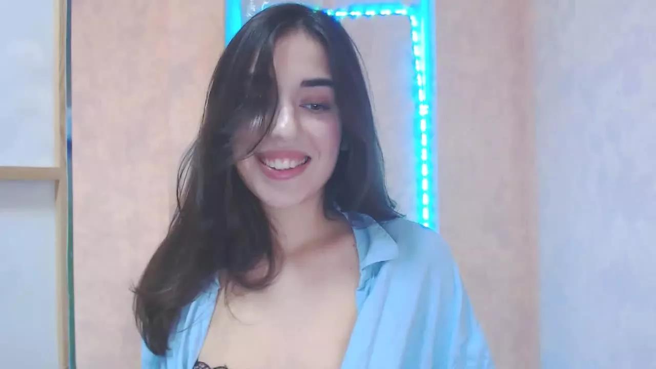 Lovelllyy18 on Streamray 