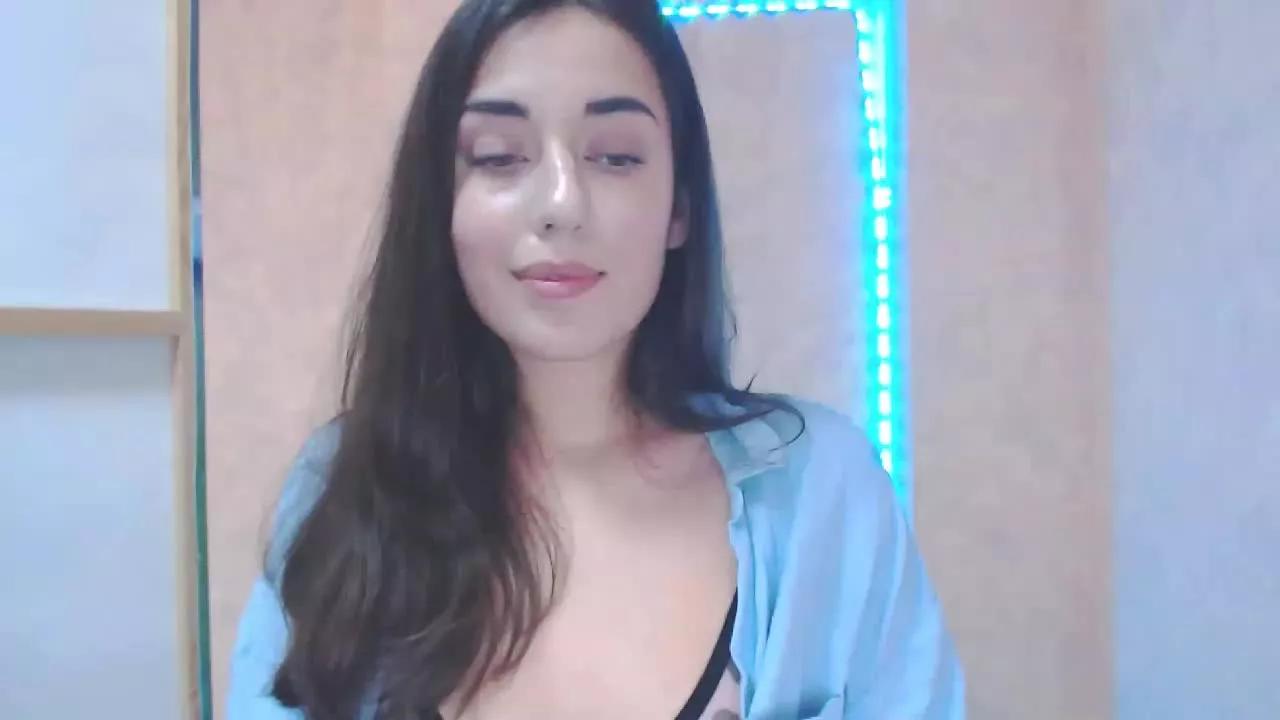 Lovelllyy18 on Streamray 