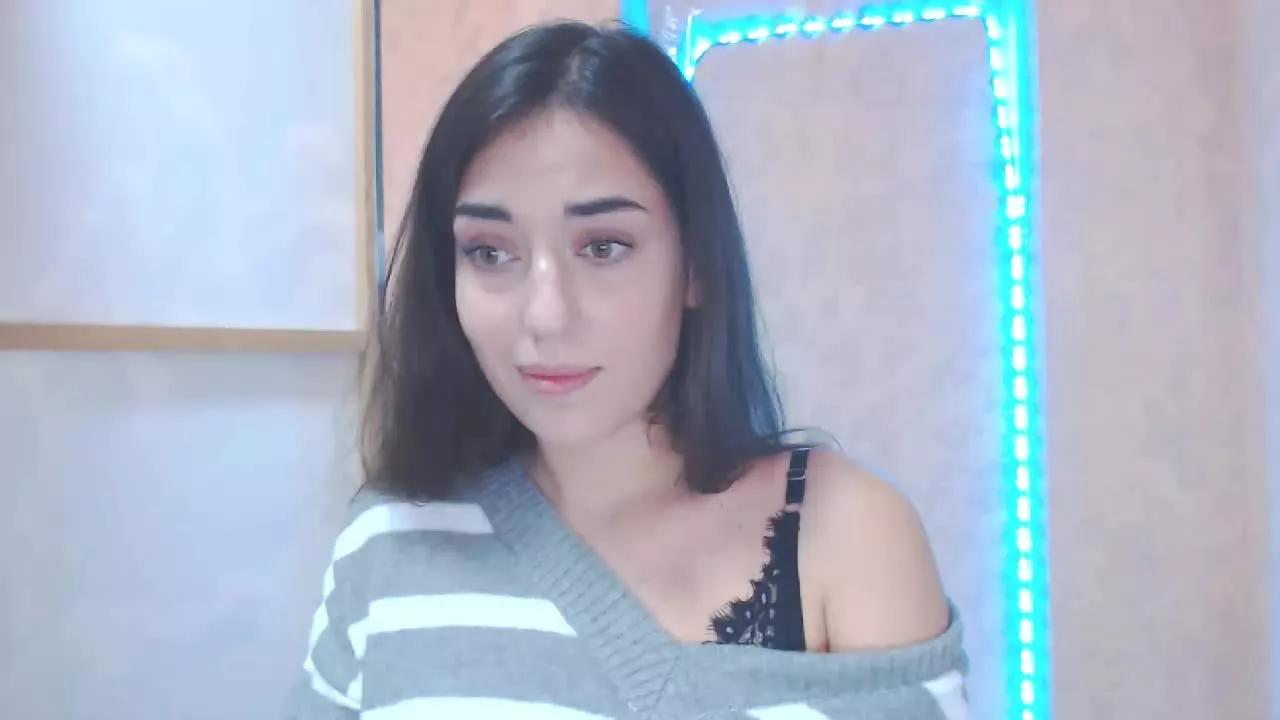 Lovelllyy18 on Streamray 