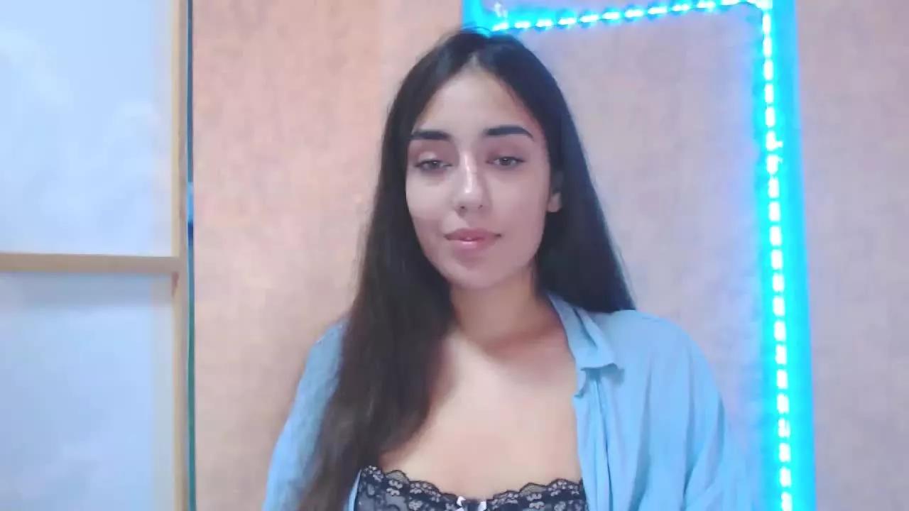 Lovelllyy18 on Streamray 