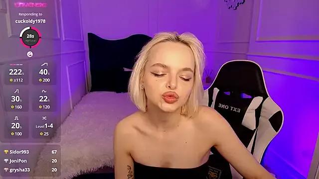 horny_blondiee on StripChat 