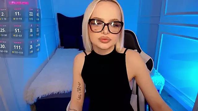 horny_blondiee on StripChat 